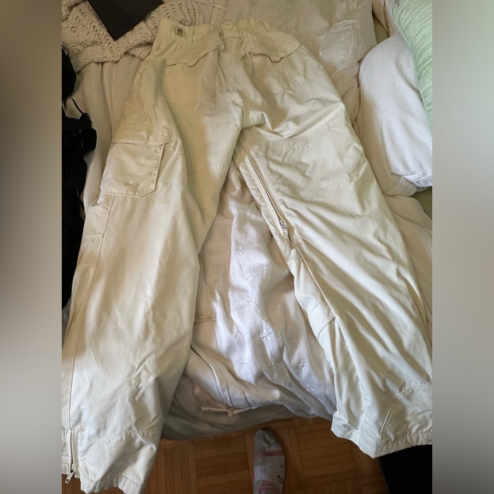 Powder room snowboard pants for women